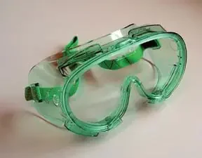 Fisherbrand – Protective Goggles Anti-fog Coating Clear Tint Polycarbonate Lens Green Frame Elastic Strap One Size Fits Most – 19181504