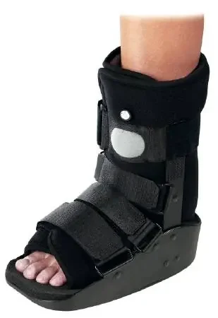MaxTrax – Walker Boot Medium Hook and Loop Closure Male 5-1/2 to 10 / Female 6-1/2 to 11 Left or Right Foot – 79-95425
