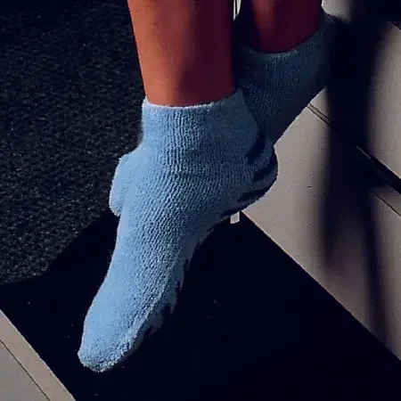 O&M Halyard – Slipper Socks Adult Large Blue Above the Ankle – 90947