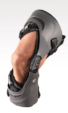 Quantum OA Medial – Knee Brace Medium Ratchet Buckle 14 to 16-3/4 Inch Calf Circumference / 19 to 23 Inch Thigh Circumference Right Knee – 100534-230